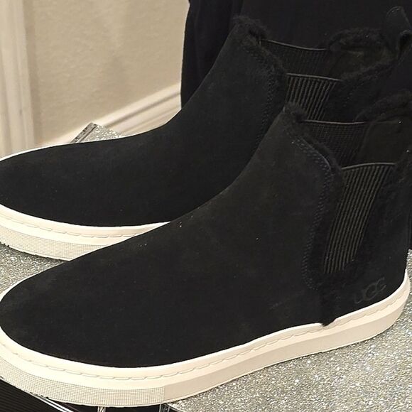 Ugg Alameda Chelsea Sneaker- Black - Picture 8 of 11